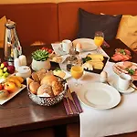 Weingut & Gaestehaus Christoph Cluesserath Bed & Breakfast