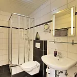 Weingut & Gaestehaus Christoph Cluesserath Bed & Breakfast 4*
