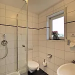 Weingut & Gaestehaus Christoph Cluesserath Bed & Breakfast
