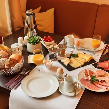 Weingut & Gaestehaus Christoph Cluesserath Bed & Breakfast 4*