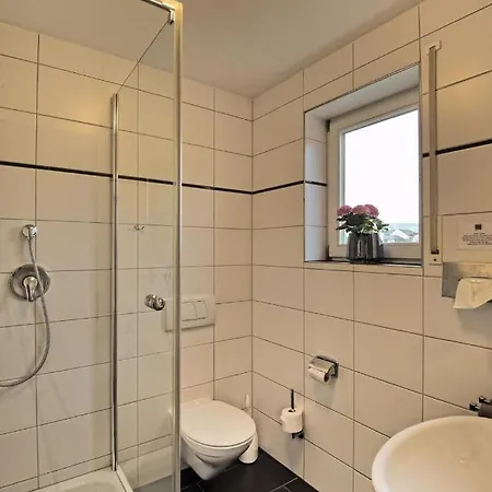 Weingut & Gaestehaus Christoph Cluesserath Bed & Breakfast